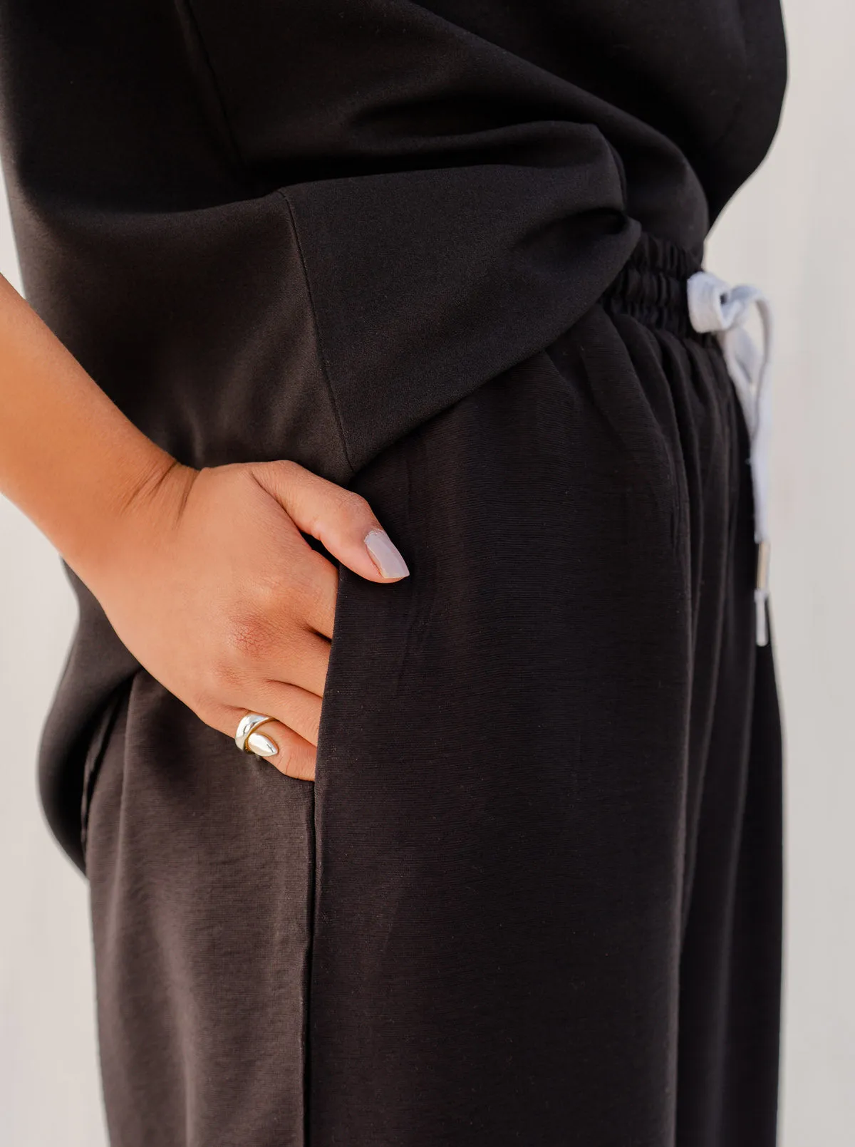 BLACK DRAWSTRING CULOTTES