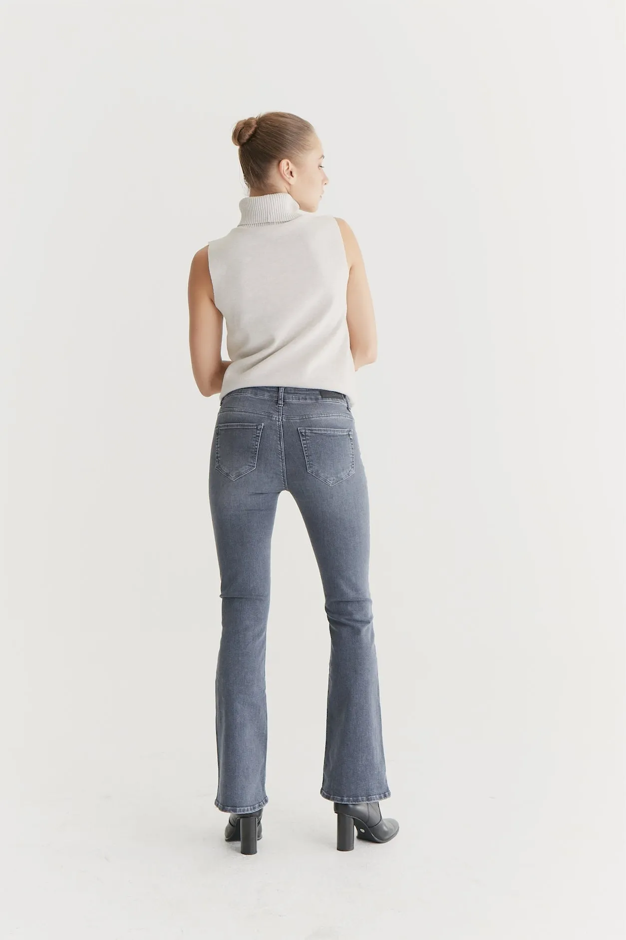 Laura - Mid Waist Flare Jeans - Smoke Grey
